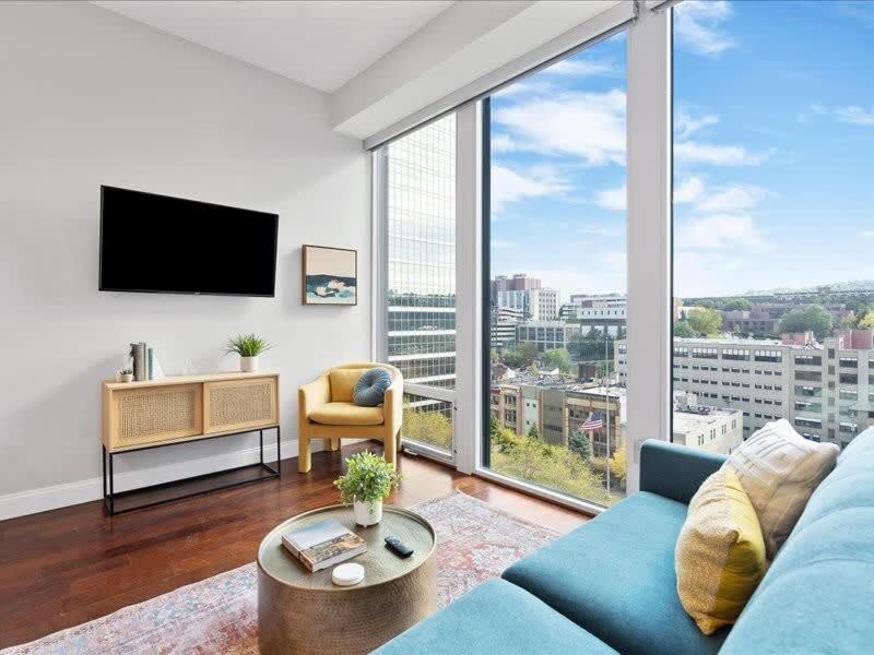 Cozysuites Roomy 1br, Ppg Paints Arena, Pitts Apartment *